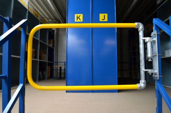 Kee Safety Kee Universal Self-Closing Gate Powder coat yellow, SGNA500PC